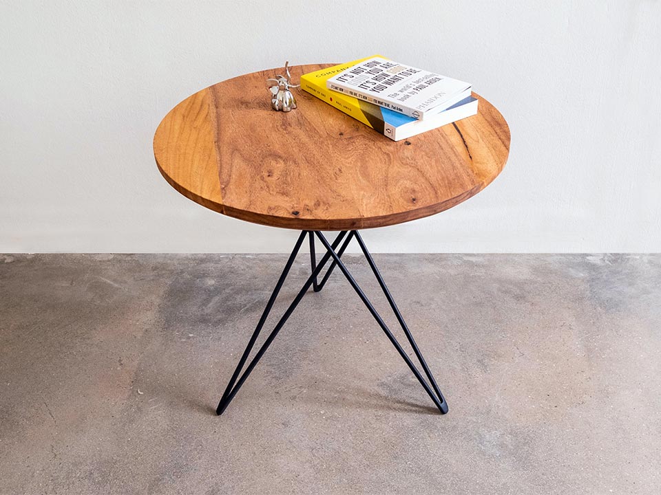 Twist wood side table Tabled